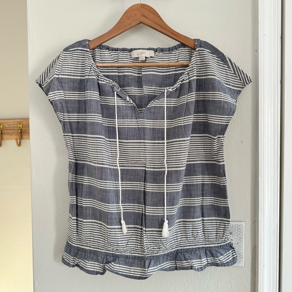 Ann Taylor LOFT chambray striped top sz: Small